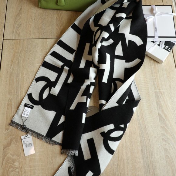 💎✨AUTHENTIC✨💎CHANEL scarf - Picture 4 of 9